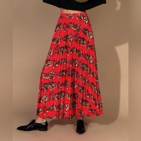 Dressed in LALA Don't Let Them Tame You Pleated Midi Skirt - Picture 3 of 8